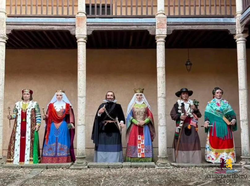 Los nuevos Gigantes de Toro salen a la calle durante las fiestas