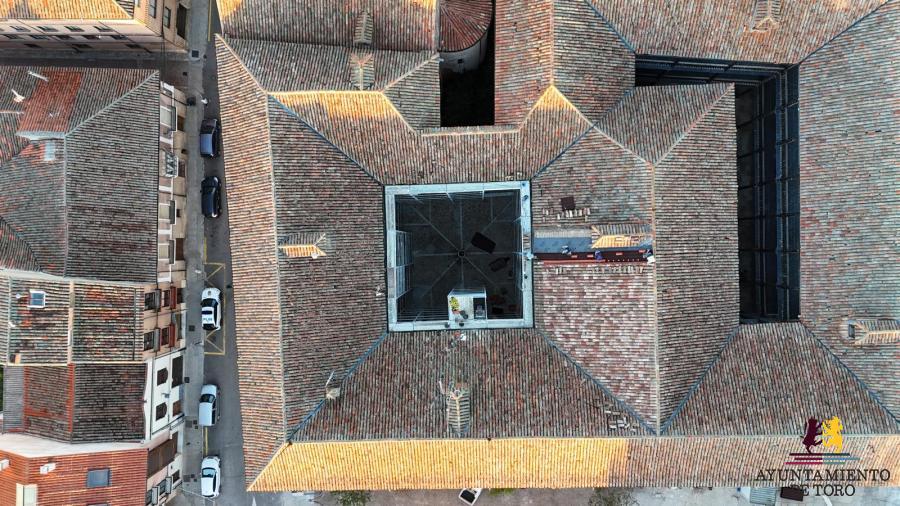 Comienzan las obras de reparaci&oacute;n y mantenimiento de las cubiertas del Palacio de los Condes de Requena