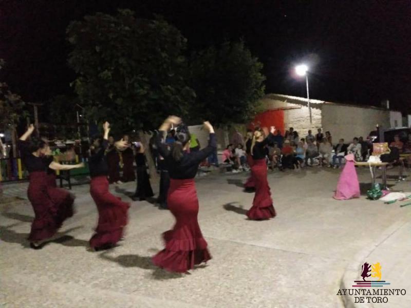 Multitudinaria conferencia en Villalaz&aacute;n