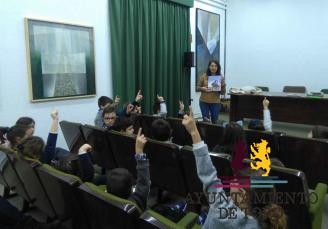 Los ni&ntilde;os conocen a Santa Teresa con cuentos y manualidades