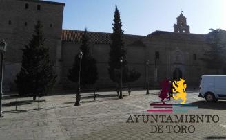 Obras repone las luminarias robadas por los v&aacute;ndalos en la plaza de Santa Clara