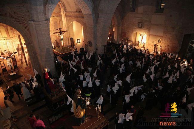 La reci&eacute;n restaurada talla de Jes&uacute;s de la Expiraci&oacute;n de Toro no pudo procesionar a causa de la lluvia en el Mi&eacute;rcoles de Silenci