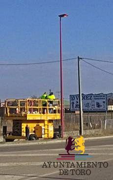 Obras asegura que las luminarias del pol&iacute;gono son nuevas y no reutilizadas