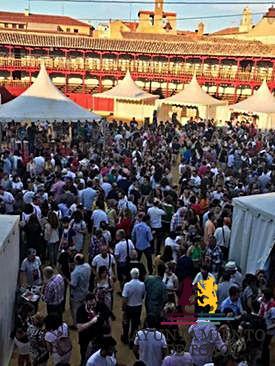 La Feria del Vino reuni&oacute; en la plaza de toros a m&aacute;s de 3.500 personas