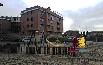 El Ayuntamiento renovar&aacute; el cercado del parque infantil en Guinda Garrafal