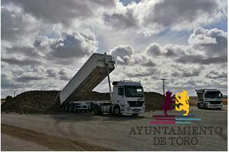 Azucarera mantiene la molturaci&oacute;n aunque la lluvia ha ralentizado el arranque de ra&iacute;z