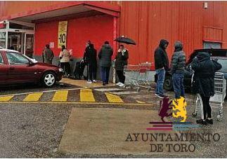 Trabajadores de supermercados de Toro aseguran que ``est&aacute;n al l&iacute;mite`` y piden ``comprensi&oacute;n``