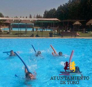 Toro justifica el cierre de la piscina municipal en la dificultad de ejercer un control y en el aforo