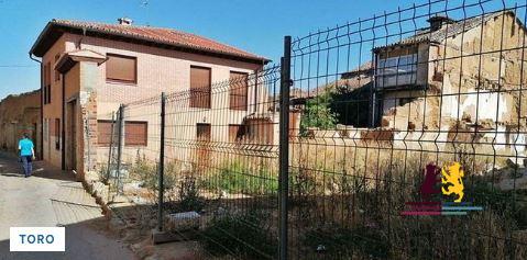 Toro requiere la limpieza de solares para evitar los incendios