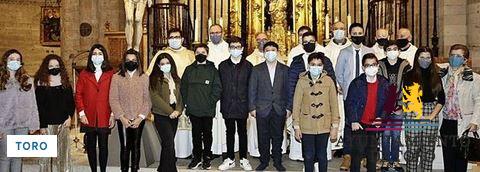 M&aacute;s de una treintena de j&oacute;venes de Toro recibe la Confirmaci&oacute;n en la Colegiata de Toro