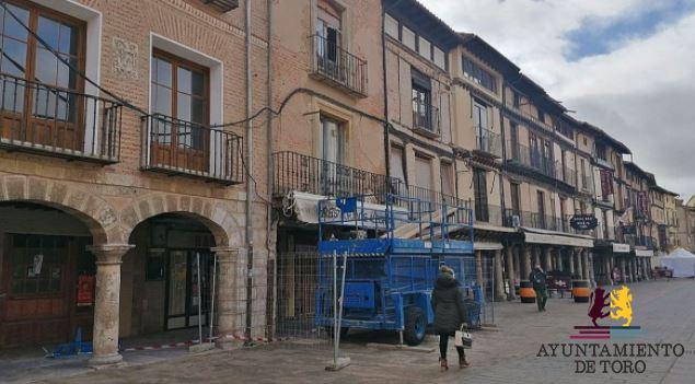 El riesgo de derrumbe obliga a Obras a actuar en un inmueble de la Plaza Mayor