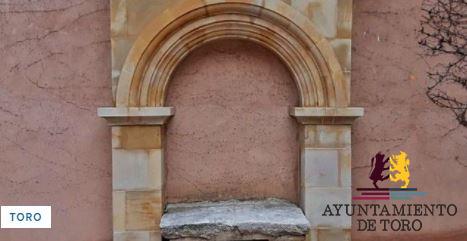 El arco de piedra sustra&iacute;do en 2014 en Toro vuelve a Condes de Requena